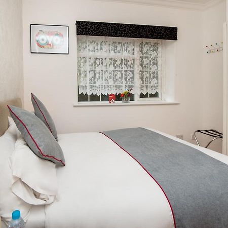 Oyo Vale Lodge Windsor Zewnętrze zdjęcie
