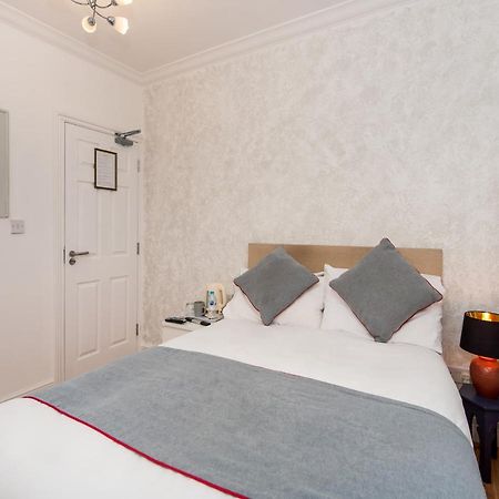 Oyo Vale Lodge Windsor Zewnętrze zdjęcie