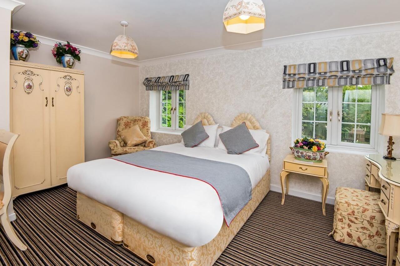 Oyo Vale Lodge Windsor Zewnętrze zdjęcie