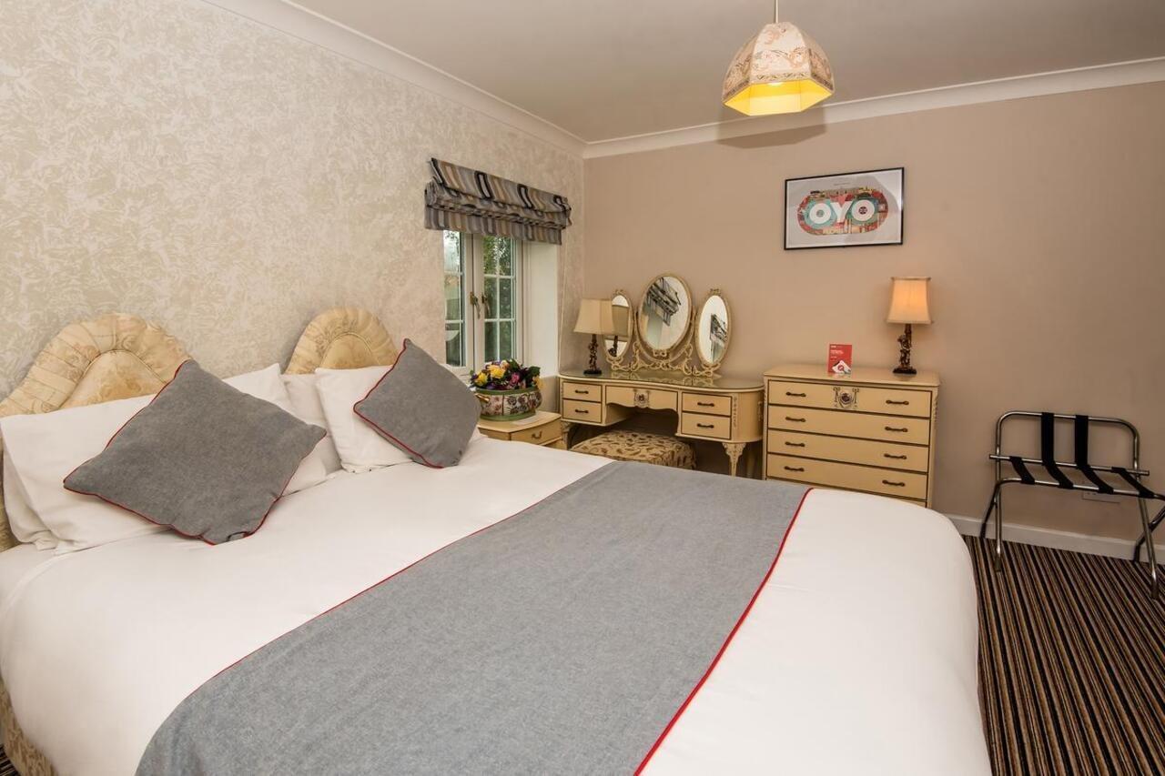 Oyo Vale Lodge Windsor Zewnętrze zdjęcie