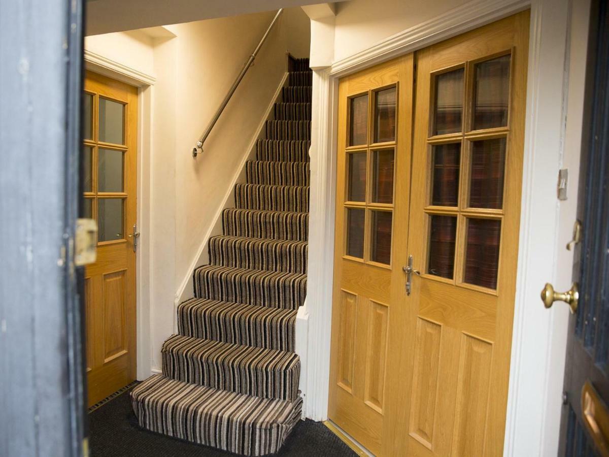 Oyo Vale Lodge Windsor Zewnętrze zdjęcie