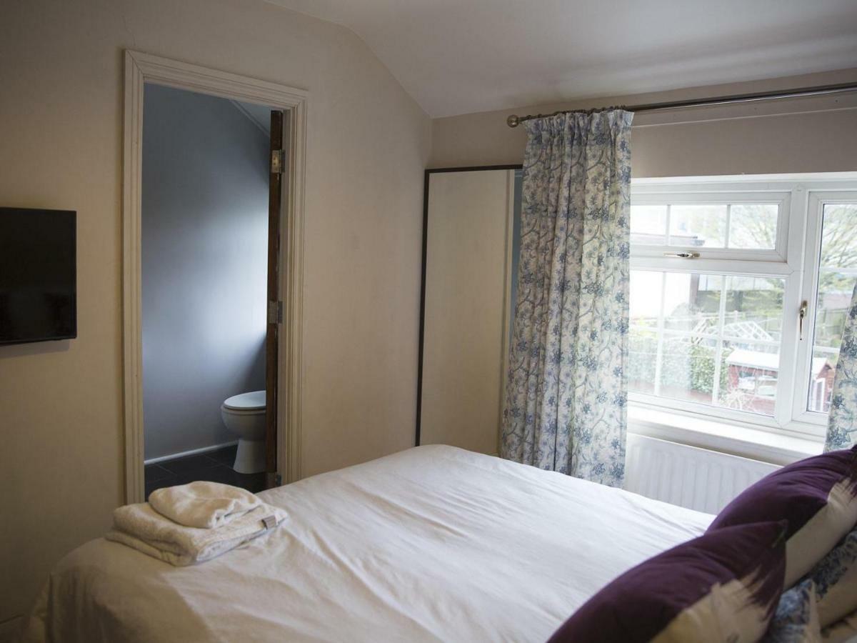Oyo Vale Lodge Windsor Zewnętrze zdjęcie