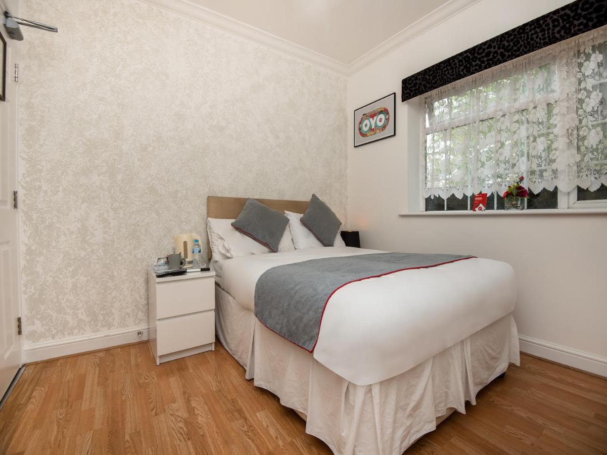 Oyo Vale Lodge Windsor Zewnętrze zdjęcie