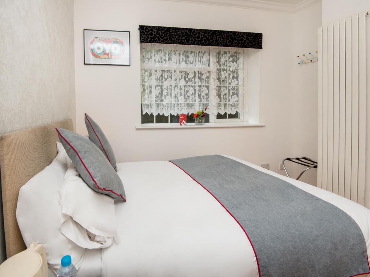 Oyo Vale Lodge Windsor Zewnętrze zdjęcie