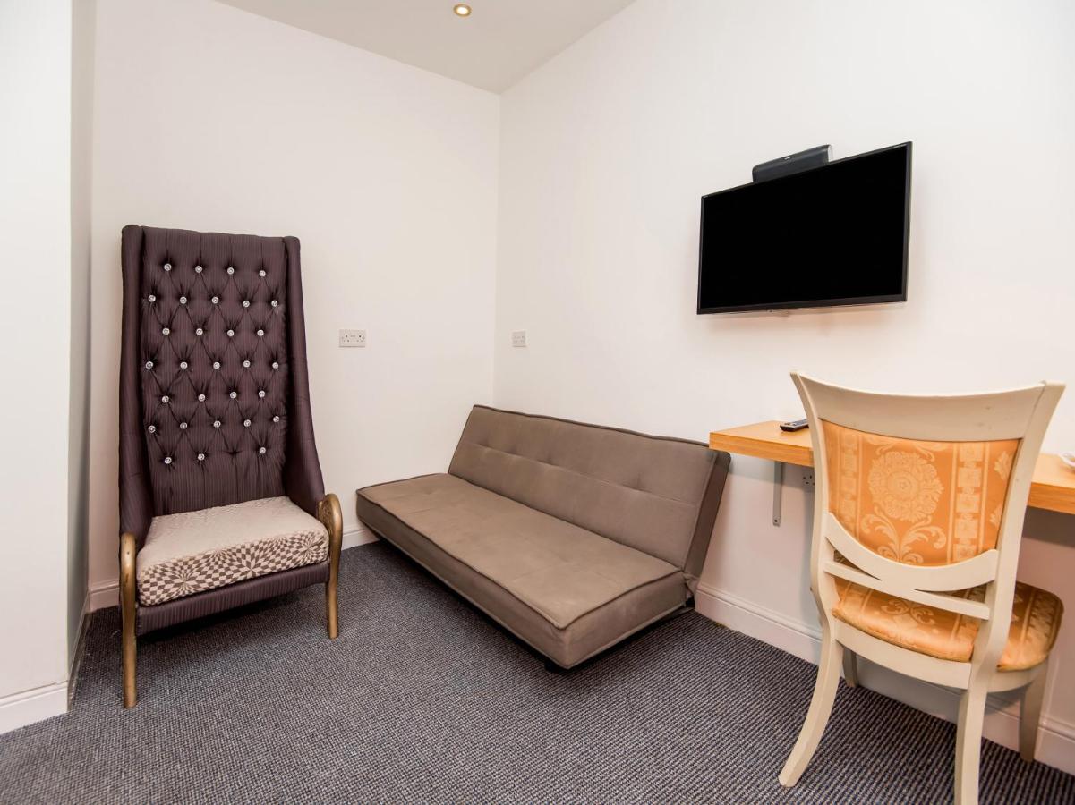 Oyo Vale Lodge Windsor Zewnętrze zdjęcie