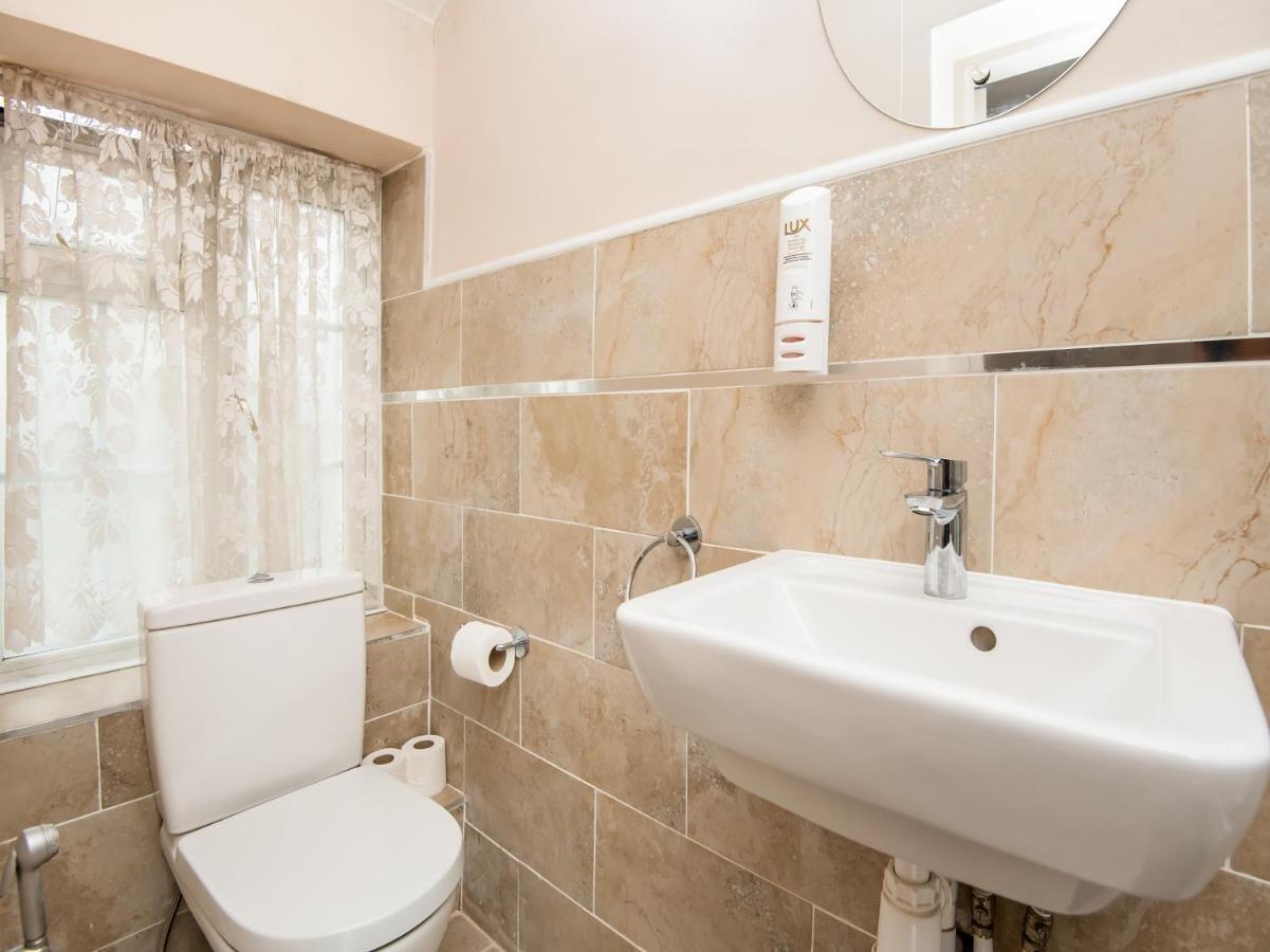 Oyo Vale Lodge Windsor Zewnętrze zdjęcie