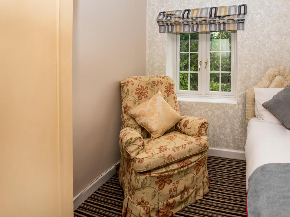 Oyo Vale Lodge Windsor Zewnętrze zdjęcie
