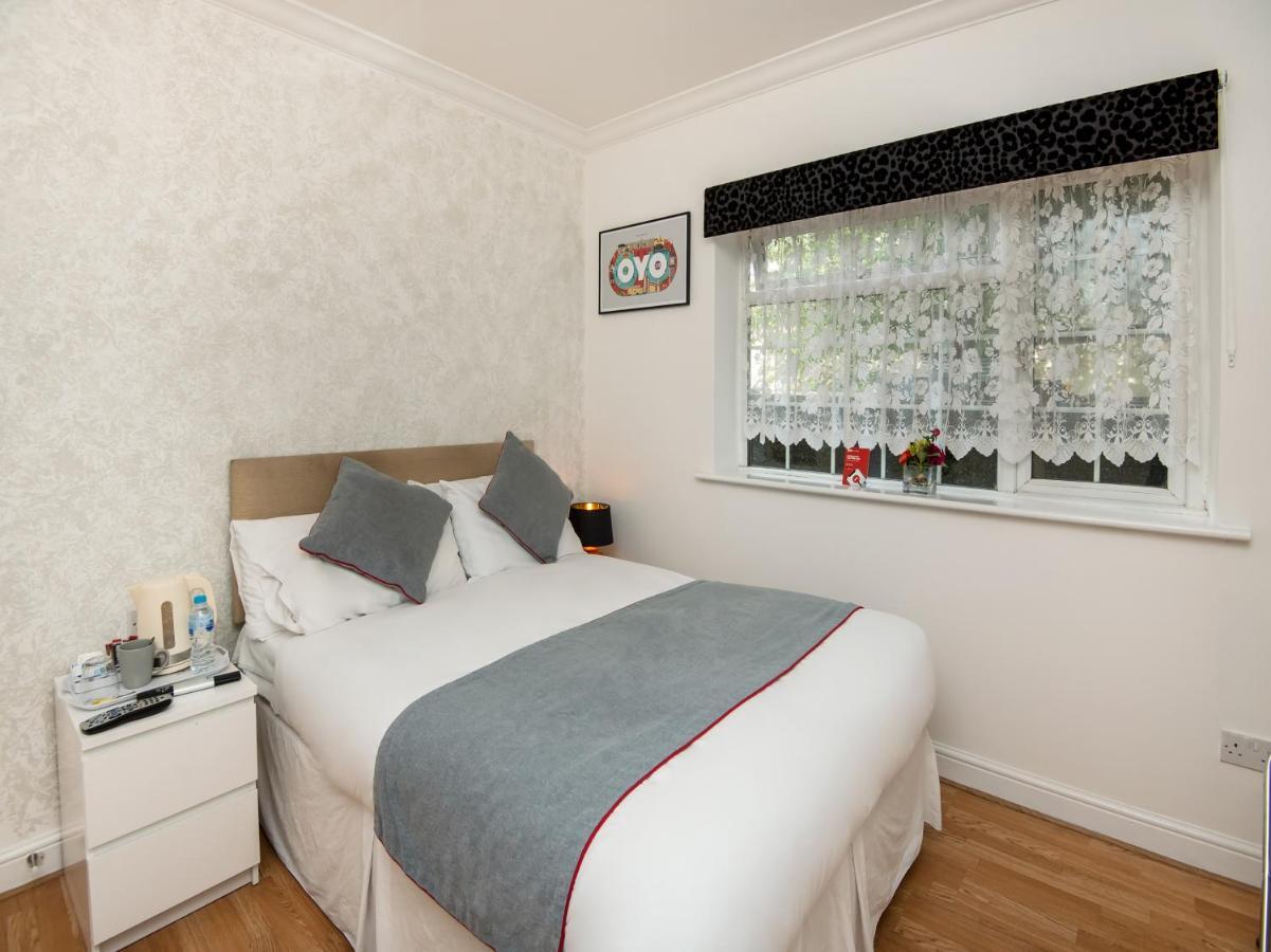 Oyo Vale Lodge Windsor Zewnętrze zdjęcie