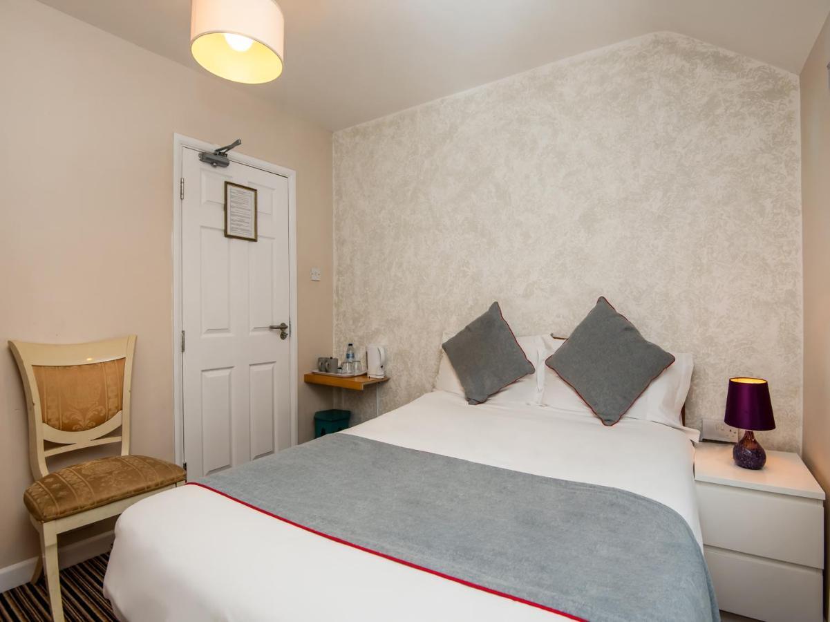 Oyo Vale Lodge Windsor Zewnętrze zdjęcie