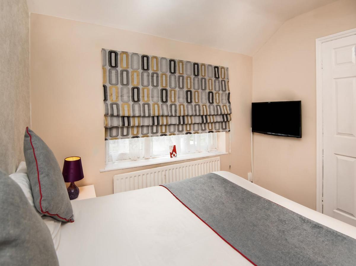 Oyo Vale Lodge Windsor Zewnętrze zdjęcie