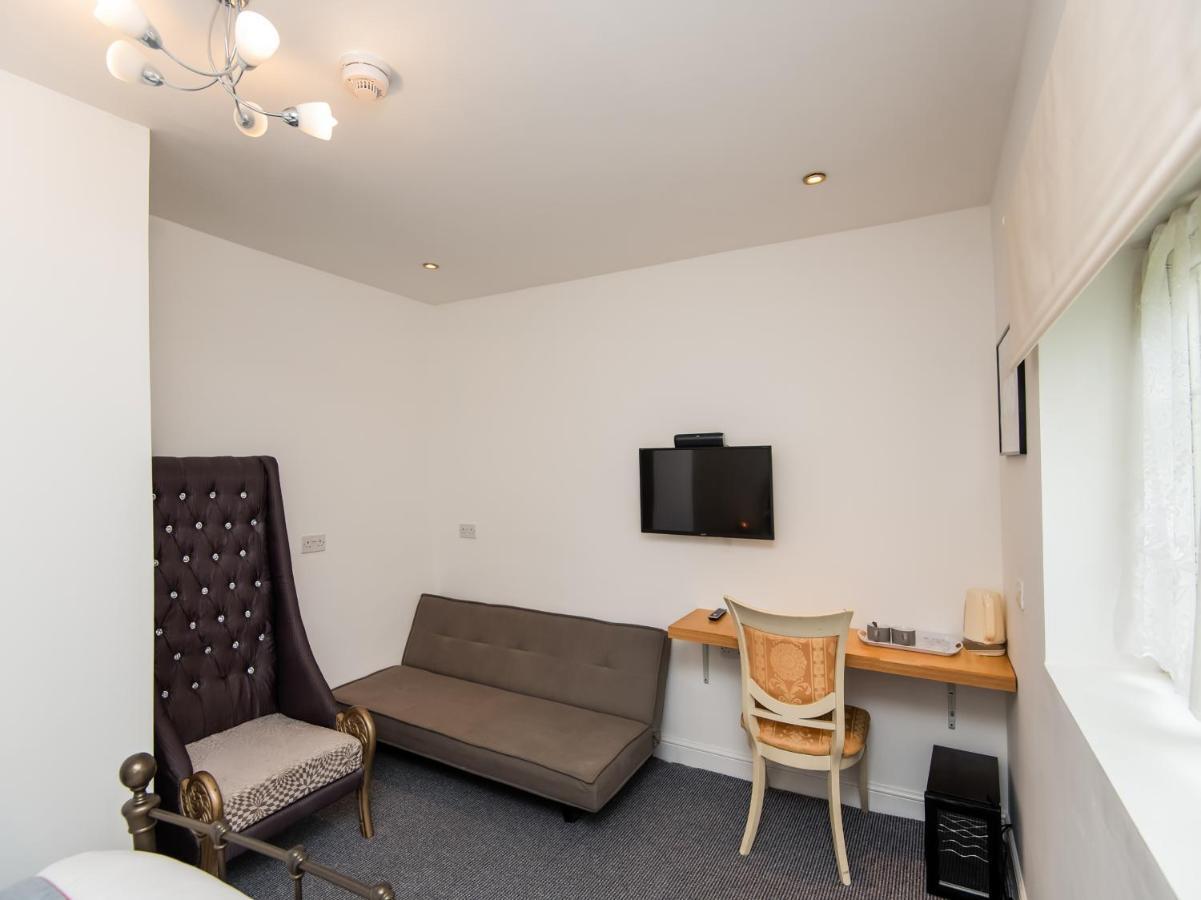 Oyo Vale Lodge Windsor Zewnętrze zdjęcie