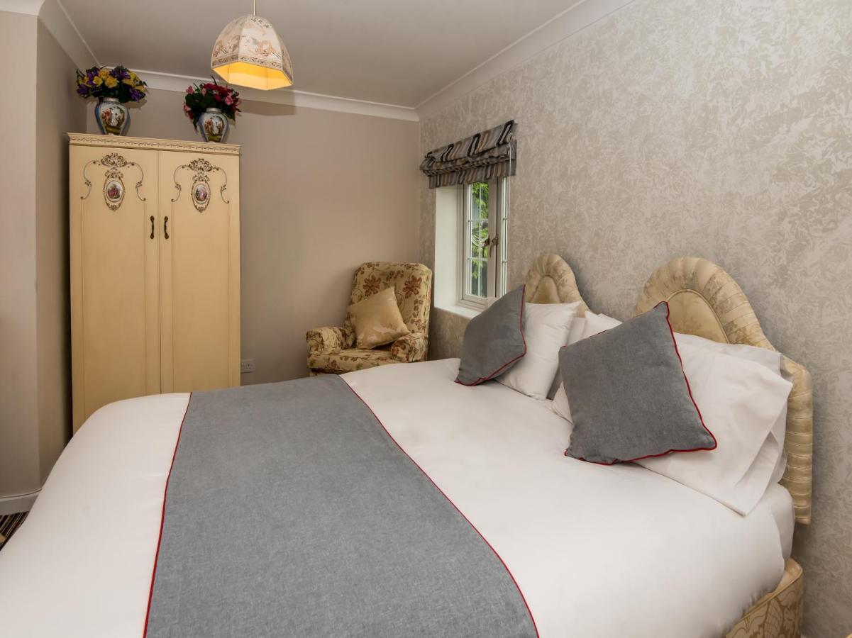Oyo Vale Lodge Windsor Zewnętrze zdjęcie
