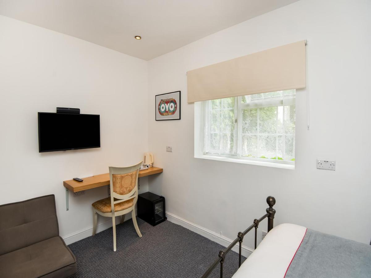 Oyo Vale Lodge Windsor Zewnętrze zdjęcie