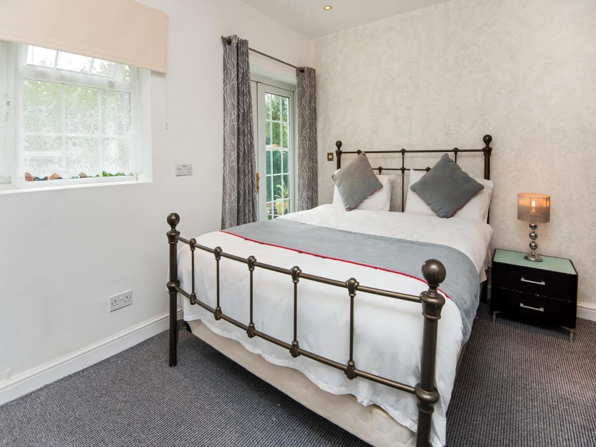 Oyo Vale Lodge Windsor Zewnętrze zdjęcie