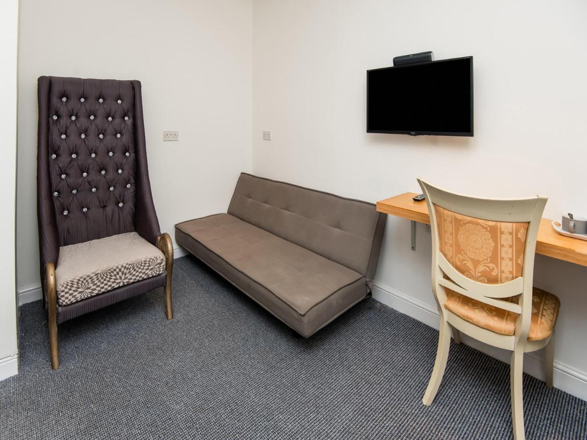 Oyo Vale Lodge Windsor Zewnętrze zdjęcie